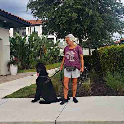 matrix-vanda-x Vonda with a black poodle